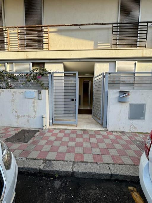 Modern Apartment Giovanni Square Cagliari Exterior foto