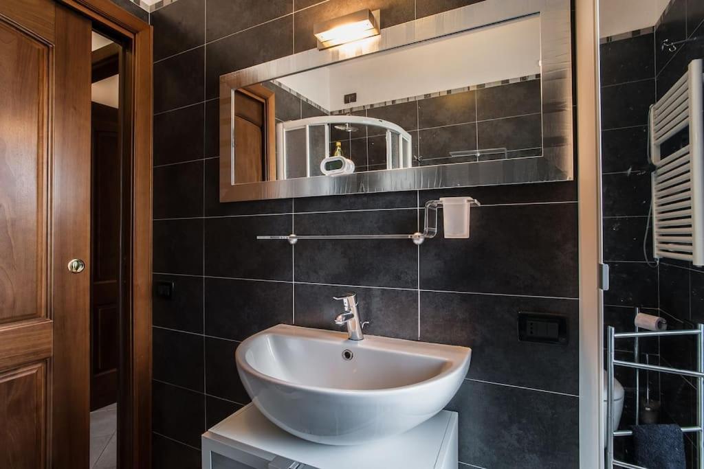Modern Apartment Giovanni Square Cagliari Exterior foto
